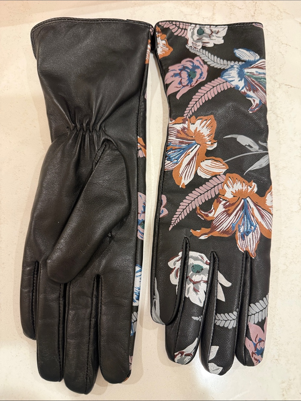 Dupatta Camellia Printed Leather Gloves